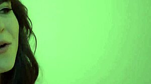 Hej, gorąca nastolatka 18+, przekonaj dziadka do przejażdżki z perwersyjną jazdą!