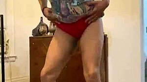 ヘイ、チェック アンナ・マリア、新しいサンドレス姿の熟したラティーナ