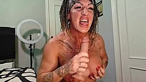 Muskelstærk Danaxmuscles Med Stor Klit Og Røv Dominerer Squirtende Rimjob Scene. Anal Røvknulning Leder Til Cum I Støvler.