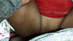 Indická zrelá teta sa cíti vzrušená v hardcore sexe s mladým 18+ chlapcom jeden na jedného