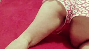 Auroraestelar pees and masturbates while bathing in the shower