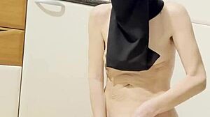 अरब बेब किचन में डिल्डो से क्लोज-अप सॉफ्टकोर सोलो हस्तमैथुन ओरगाज्म