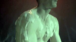 Uzaylılar çifti galaktik seks şovu için kaçırıyor, eğilmiş köpek pozisyonunda!