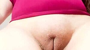 Madrastra puta latina colombiana cabalga hijastro con vagina depilada