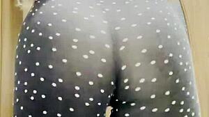 her sexy ass in leggings turns me on.