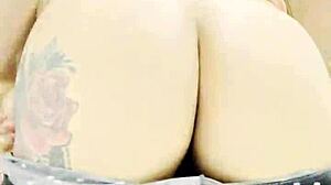 her sexy ass in leggings turns me on.