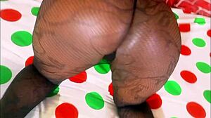 Xxlyana Marie Licks Ass in Pinkroom Teaser