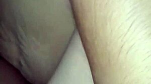 cuckold-man tittar på sapiosexual fru knullad hårt av deras nya tjur