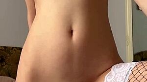 Hvilket hull skal knulles først på skinny tenåring 18+ Maiskii