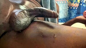 Заварена Майка Знае, че Съм BBC Порнозвезда и Гледа Всеки Ден в Колежното Общежитие