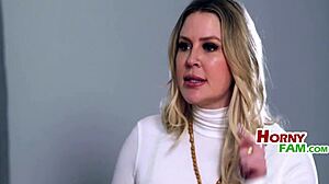 Ibu Tiri Bagikan Pelajaran Terlarang di Kelompok