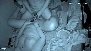 Japansk tjej upplever djuphalning och orgasm med kompis i hemmagjord oskärpt romantisk asiatisk leksakssession