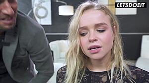 Ich bin eine zierliche 18+ Teen Alexa Flexy, nehme tiefen Anal, stöhne und Mund zum Arsch