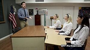 Классная групповуха с учителем и его толстым членом и похотливыми 18+ одноклассницами в форме