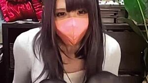 美しい日本のシーメールがマスクでアナルセックスと可愛いレディーボーイのオナニー配信