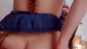 Amateur Latina Babe liebt Schwanz unter dem Rock mit tiefen Doggy-Stößen bis es wehtut