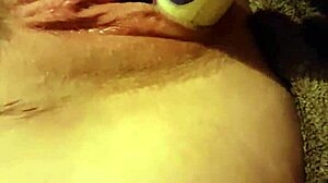 Young 18+ Lesbian Slut Stretches Shaved Pussy With Deodorant Can