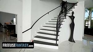 Freeuse gospodinjstvo Del 2. Raziščite dinamiko v tem nadaljevanju serije.