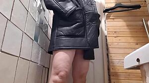 i hot masturbate in the sauna