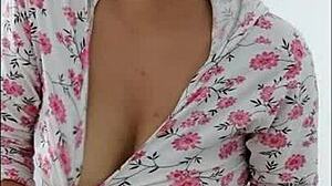 Kanadyjska latynoska milf tańczy z ogromną dupą i pokazuje duże sutki