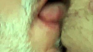 Lecco la figa alla mia amante fino all'orgasmo poi gli sborro in faccia da vera slut.