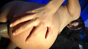 Assistente mexicana leva dedilhada anal em cena POV solidária