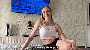 Gra w karty o zakład z przyjaciółką nastolatką 18+, przerodziła się w hardcore indyjski seks domowy, lodzik, akcję na dupie i wytrysk w usta jak kurwie