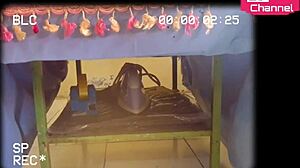 饥渴中国少女18+作为模特在印尼色情明星面部场景中手指香蕉