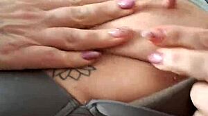 Lecco la figa alla mia amante fino all'orgasmo poi gli sborro in faccia da vera slut.