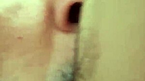 Lecco la figa alla mia amante fino all'orgasmo poi gli sborro in faccia da vera slut.