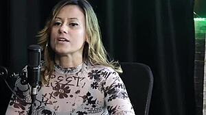 Amatőr MILF kísérletezik nyilvános szabadtéri swinginggel