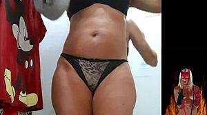 Hot milf showing off her pussy and big ass in store fitting room 😏👀