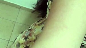 Hey, isn't this novinha gostosa getting nude and using anal toys for masturbation?