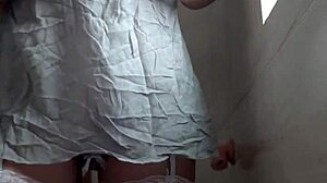 Llego De La Oficina Con Medias Y Me Masturbo