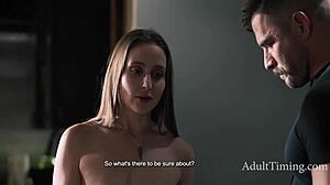 Colega lesbiana trai e oferece ménage selvagem pra esconder segredo! Laney Grey e Leana Lovings dominam ação grupal intensa no AdultTiming!