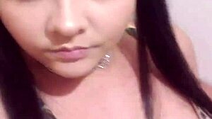 Hey, isn't this novinha gostosa getting nude and using anal toys for masturbation?