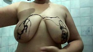 me masturbo bañada en chocolate hasta acabar