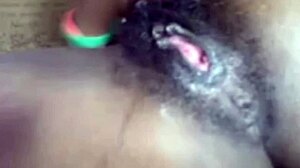 Amatör kız ev yapımı solo mastürbasyonu devasa dildo ile am dudaklarında yapıyor