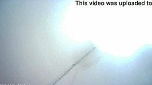 Wow, kolla in den här smala brunetten tjejen första gången med Maxxx Loadz och den italienska knullmaskinen!