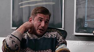 Som tak stratená, lesbické učiteľky Katrina Colt, Kenzie Taylor s Nathanom Bronsonom mi pomáhajú.