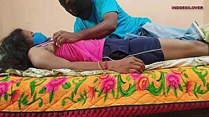 Esposa Indiana Provoca Marido com Vídeo de Sexo Quente