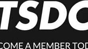 Sicilia a Jimena Lago lížou mokré kundičky a senzuálně sténají při blond erotických polibcích.