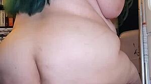 Bbw amateur shakes fat ass while riding huge dildo in homemade toy session.