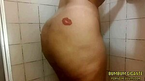 Vuoi vedermi radere la figa stretta e unirti ai miei video?