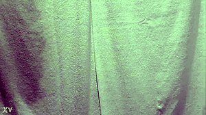 シンク下カメラがトイレの覗きアクションをキャプチャ