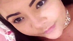 Hey, isn't this novinha gostosa getting nude and using anal toys for masturbation?