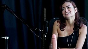 Safada demonstra o seu boquete e chupa os peitos da bia hot - kamilla werneck sheer red