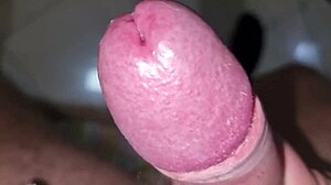 Hun stønner, jamrer og kommer hårdt med dialog på italiensk