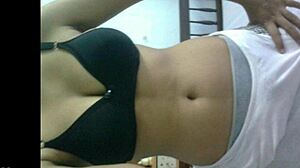 भारतीय देसी लड़की संगिता अपनी टीन 18+ पस्सी सेक्सी होममेड वीडियो में दिखाती है. वह वाइल्ड पेशन के साथ टेस करती और प्ले करती है.