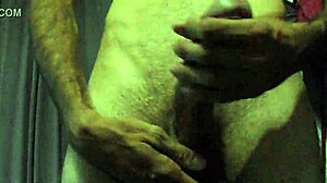 maduro se manosea la verga y acaba rico